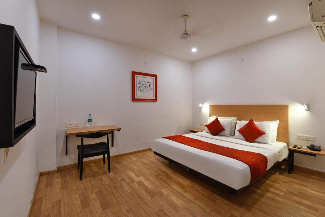 Hotel Saffron Gold ニューデリー エクステリア 写真