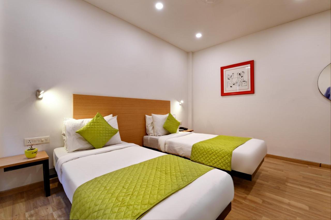 Hotel Saffron Gold ニューデリー エクステリア 写真