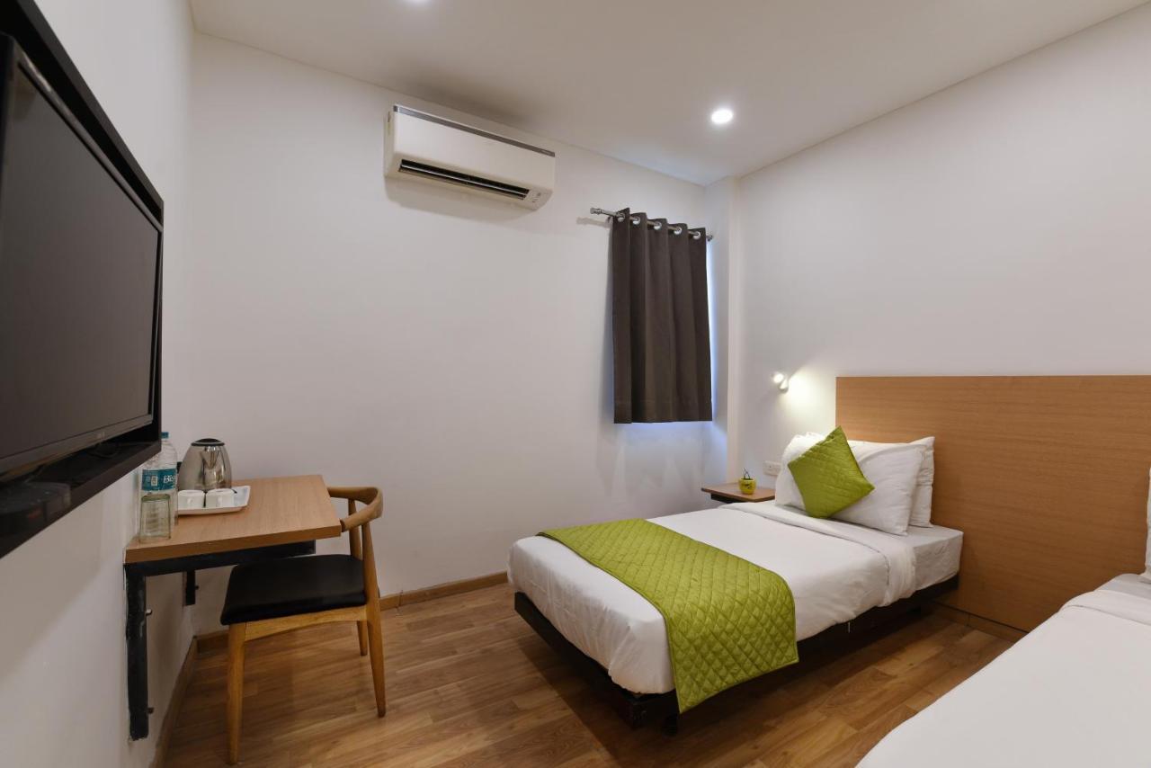 Hotel Saffron Gold ニューデリー エクステリア 写真