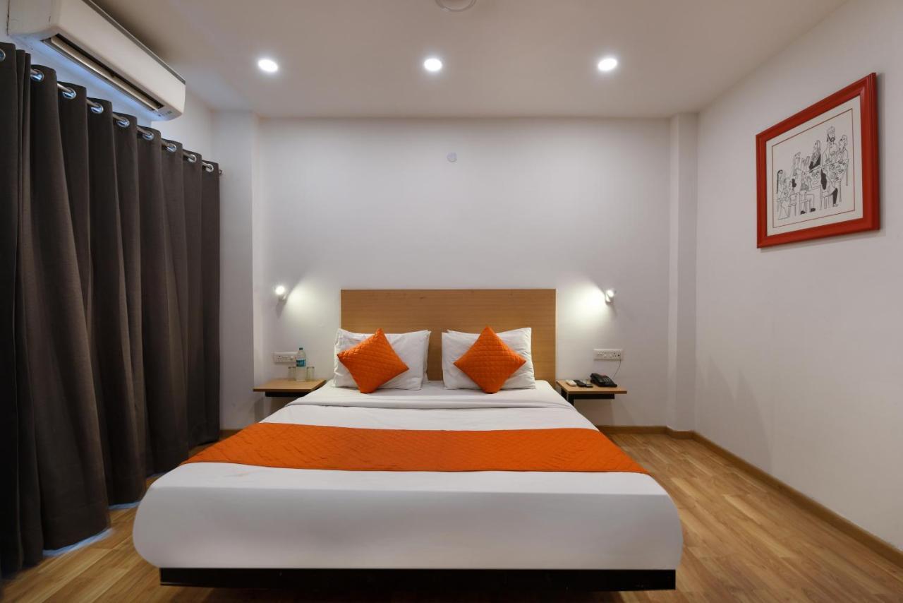 Hotel Saffron Gold ニューデリー エクステリア 写真