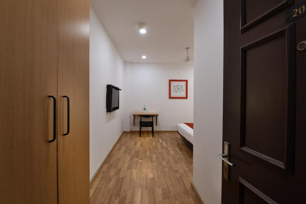 Hotel Saffron Gold ニューデリー エクステリア 写真