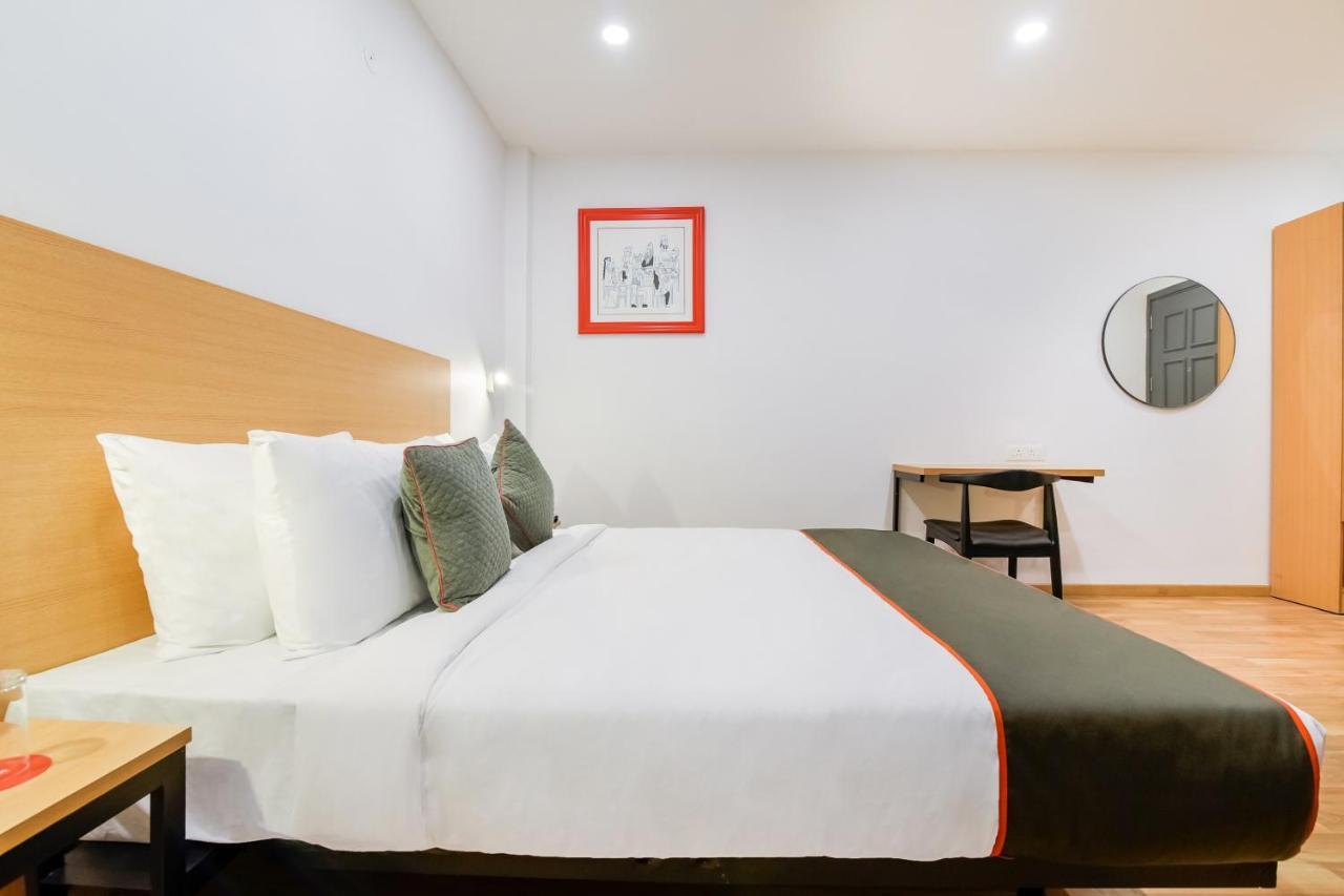 Hotel Saffron Gold ニューデリー エクステリア 写真