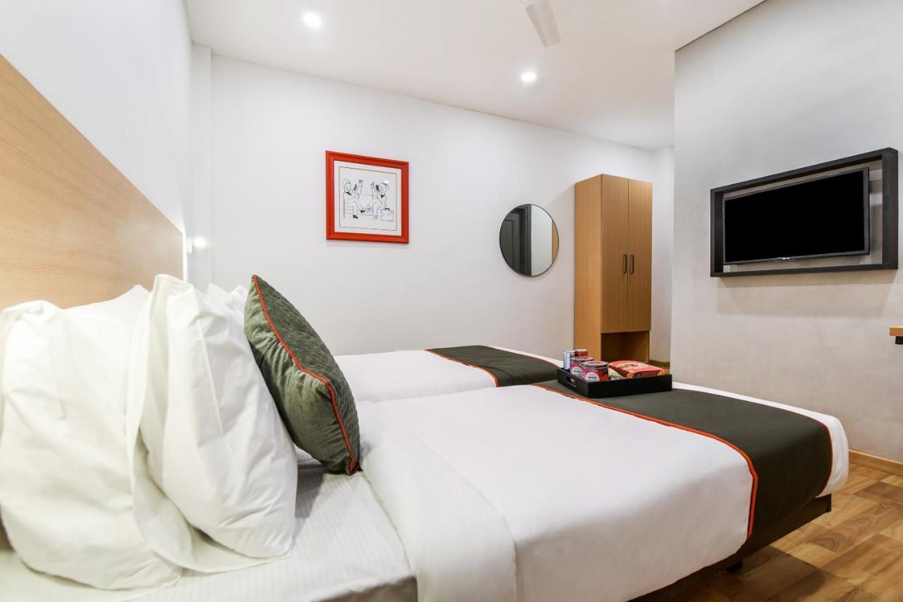 Hotel Saffron Gold ニューデリー エクステリア 写真